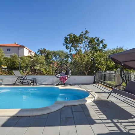Semesterbostad House Dd With Heated Pool Trogir