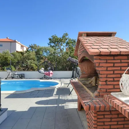 House Dd With Heated Pool Semesterbostad *
