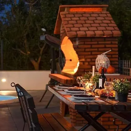House Dd With Heated Pool