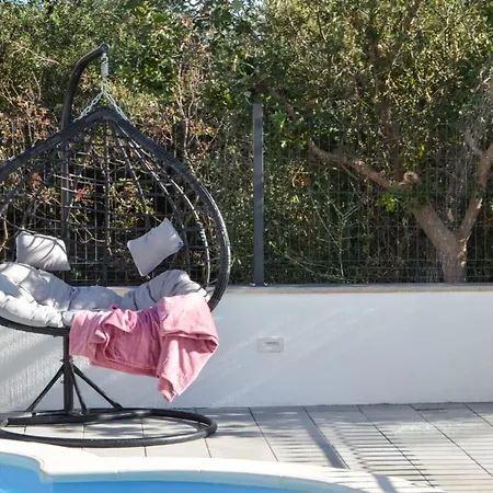 House Dd With Heated Pool