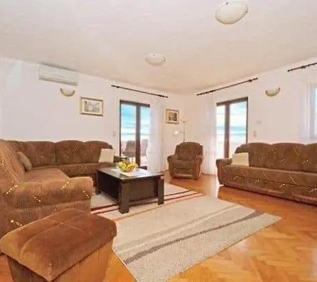 House Dd With Heated Pool