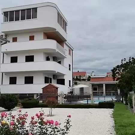 Semesterbostad House Dd With Heated Pool Trogir