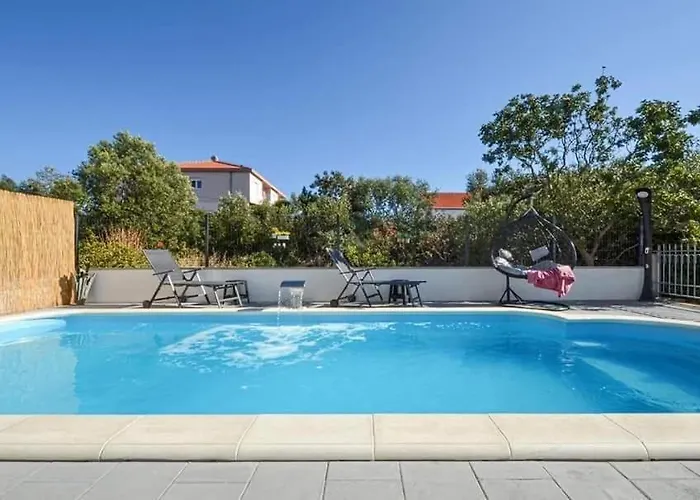 House Dd With Heated Pool 度假居 *