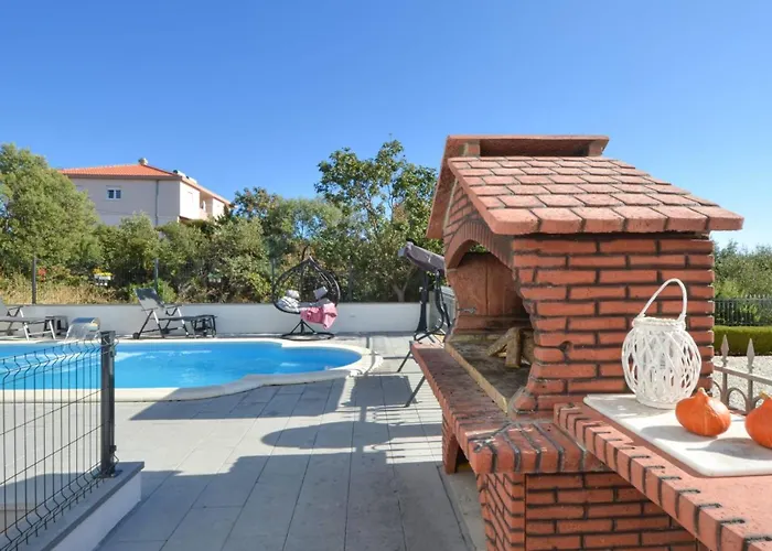 House Dd With Heated Pool 度假居 *