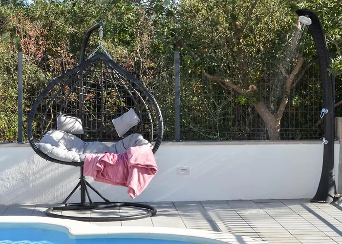 House Dd With Heated Pool