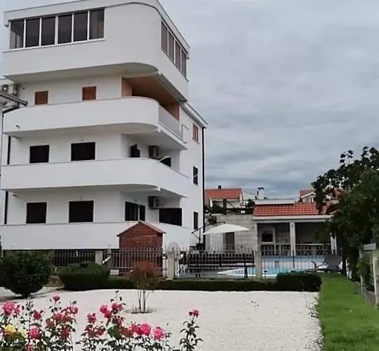 度假居 House Dd With Heated Pool 特罗吉尔