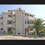 Vakantiehuis House Dd With Heated Pool