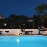 House Dd With Heated Pool Vakantiehuis