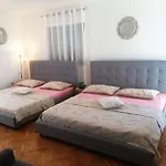 House Dd With Heated Pool Vakantiehuis