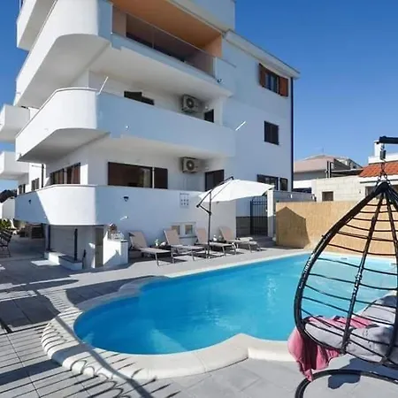 House Dd With Heated Pool * Traù