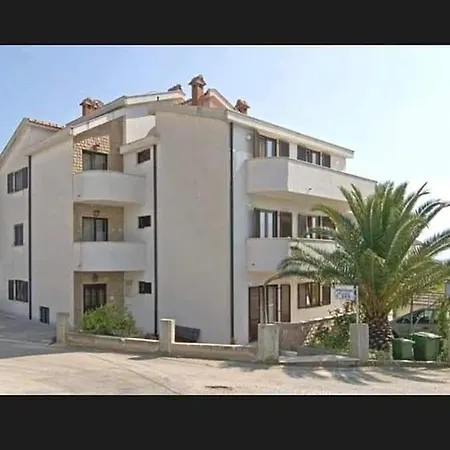 Holiday home House Dd With Heated Pool