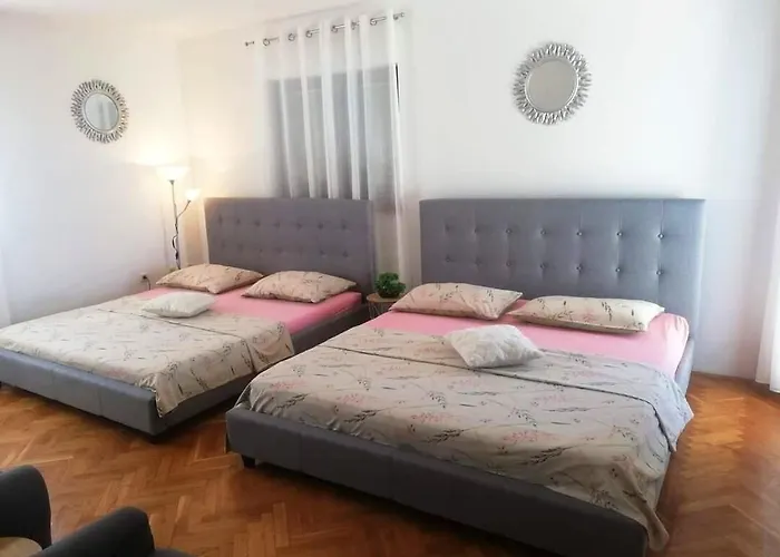 House Dd With Heated Pool Holiday home